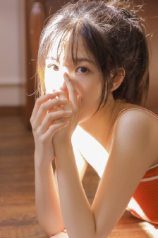 男生和女生在一起玩儿小游戏