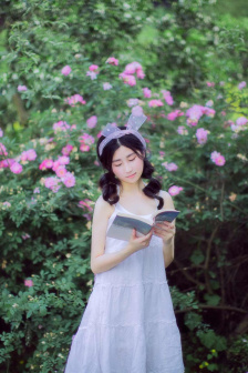 美女裸